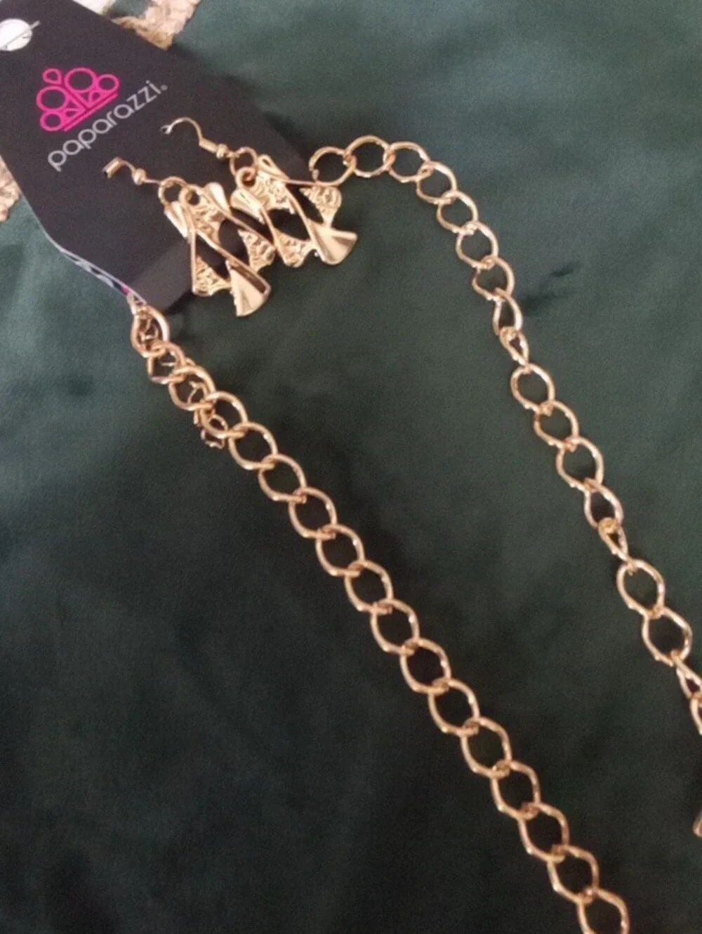 paparazzi Shiny Gold Sculptural Fan Necklace with Earrings